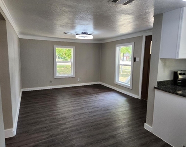 728 Hudson Road - Photo Thumbnail 7