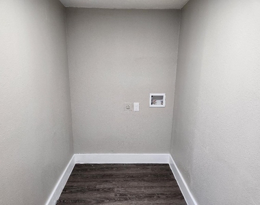 728 Hudson Road - Photo Thumbnail 19
