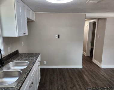 728 Hudson Road - Photo Thumbnail 12