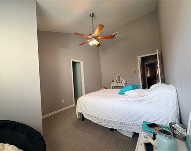 726 Country Place Drive - Photo Thumbnail 15