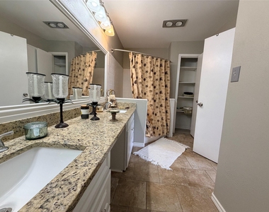 726 Country Place Drive - Photo Thumbnail 16
