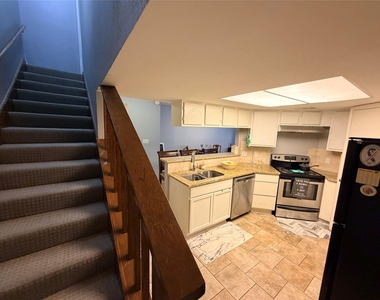 726 Country Place Drive - Photo Thumbnail 11