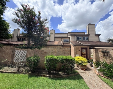 726 Country Place Drive - Photo Thumbnail 1