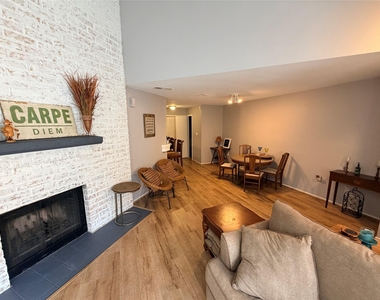 726 Country Place Drive - Photo Thumbnail 5
