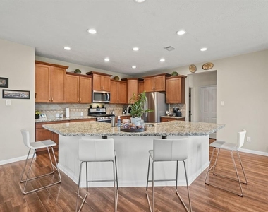 6719 Path Way Court - Photo Thumbnail 12