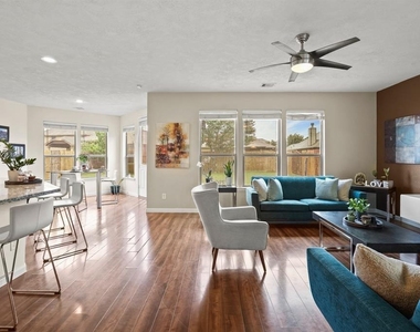 6719 Path Way Court - Photo Thumbnail 8