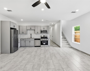 6138 Brookfield Drive - Photo Thumbnail 2