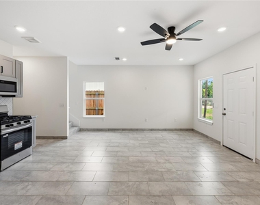 6138 Brookfield Drive - Photo Thumbnail 4