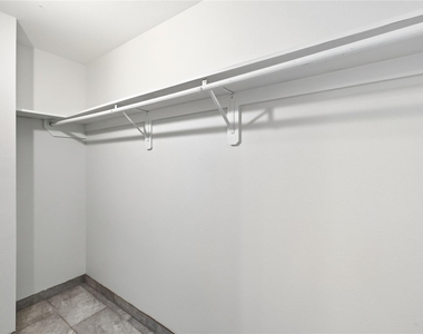 6138 Brookfield Drive - Photo Thumbnail 10