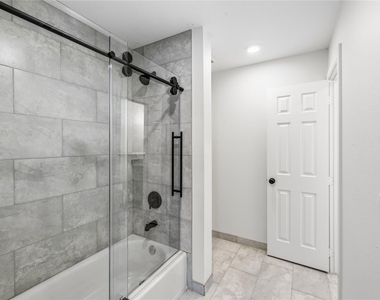 6138 Brookfield Drive - Photo Thumbnail 11