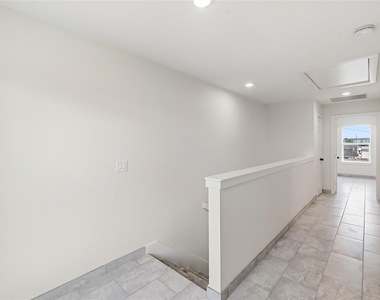 6138 Brookfield Drive - Photo Thumbnail 8