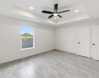 6138 Brookfield Drive - Photo Thumbnail 9