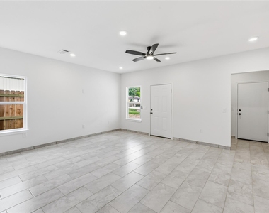 6138 Brookfield Drive - Photo Thumbnail 5
