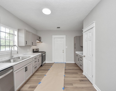 2102 Gray Street - Photo Thumbnail 3