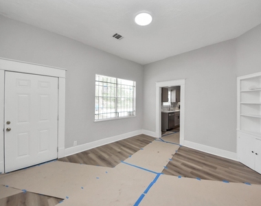 2102 Gray Street - Photo Thumbnail 13