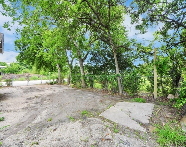 2102 Gray Street - Photo Thumbnail 28