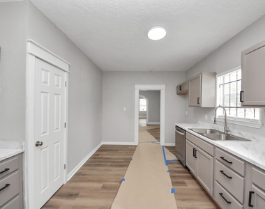2102 Gray Street - Photo Thumbnail 10