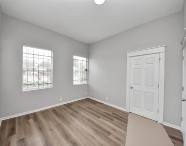 2102 Gray Street - Photo Thumbnail 20
