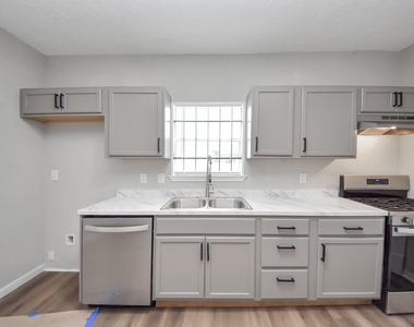 2102 Gray Street - Photo Thumbnail 4