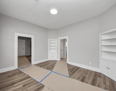 2102 Gray Street - Photo Thumbnail 2