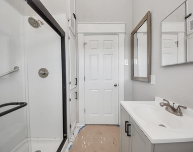 2102 Gray Street - Photo Thumbnail 7