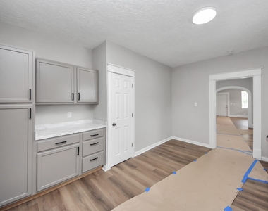 2102 Gray Street - Photo Thumbnail 5