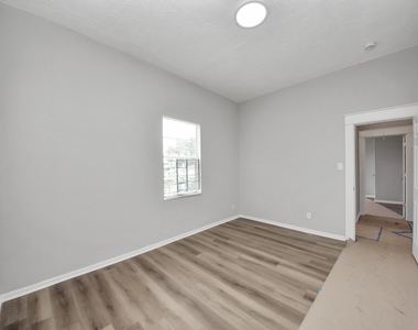 2102 Gray Street - Photo Thumbnail 15