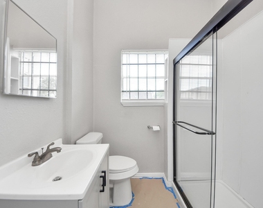 2102 Gray Street - Photo Thumbnail 8