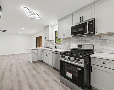 7607 Grape Street - Photo Thumbnail 11