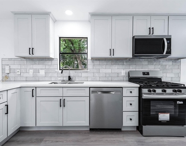 7607 Grape Street - Photo Thumbnail 10