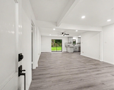 7607 Grape Street - Photo Thumbnail 4