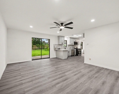 7607 Grape Street - Photo Thumbnail 5