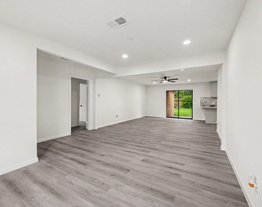 7607 Grape Street - Photo Thumbnail 13