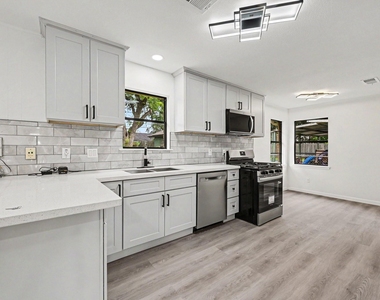 7607 Grape Street - Photo Thumbnail 8