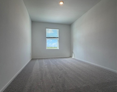 10418 Birds Nest Dr - Photo Thumbnail 16