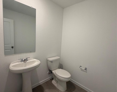 10418 Birds Nest Dr - Photo Thumbnail 5