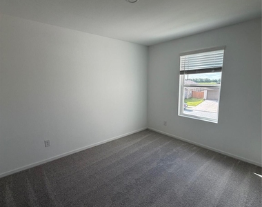 10418 Birds Nest Dr - Photo Thumbnail 12