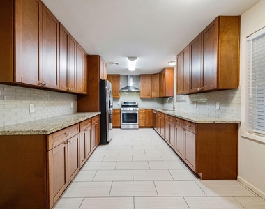 5554 Beechnut Street - Photo Thumbnail 3