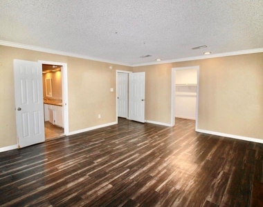 4701 Spring Lane - Photo Thumbnail 9