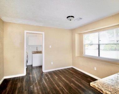 4701 Spring Lane - Photo Thumbnail 7