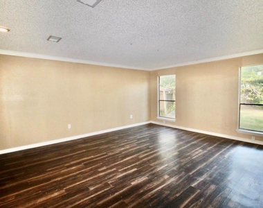 4701 Spring Lane - Photo Thumbnail 8