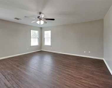 6439 Lily Hollow Court - Photo Thumbnail 7