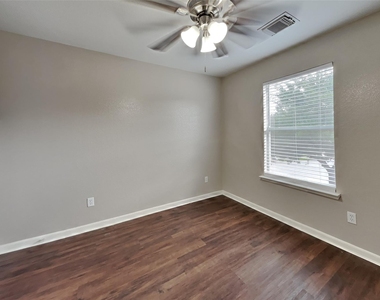 6439 Lily Hollow Court - Photo Thumbnail 13