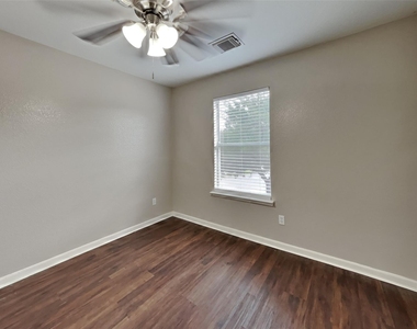6439 Lily Hollow Court - Photo Thumbnail 12