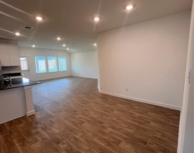 6324 Amberose Peak Lane - Photo Thumbnail 11