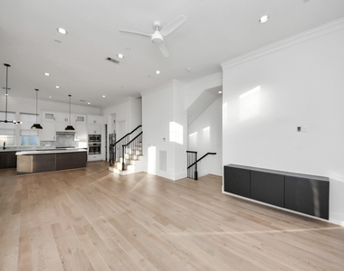 4005 Woodshire Village Estate - Photo Thumbnail 14