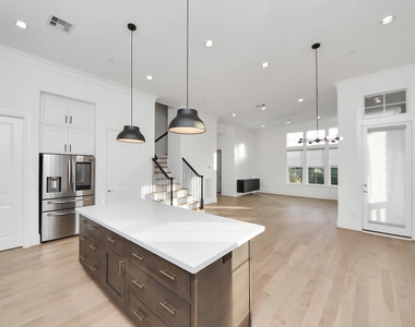 4005 Woodshire Village Estate - Photo Thumbnail 18