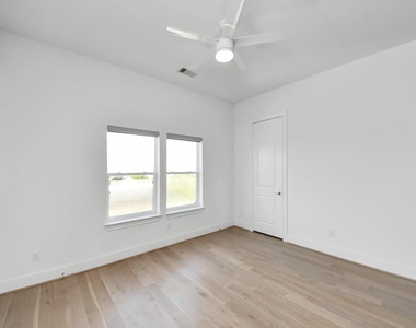 4005 Woodshire Village Estate - Photo Thumbnail 33
