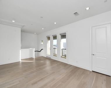 4005 Woodshire Village Estate - Photo Thumbnail 35