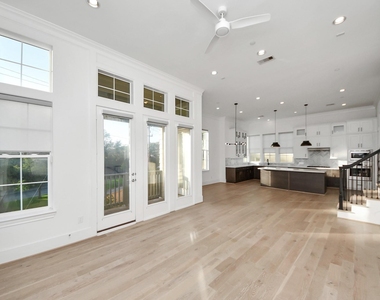 4005 Woodshire Village Estate - Photo Thumbnail 12
